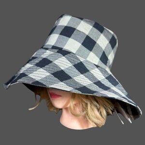 NWT Janessa Leone’ Bucket Hat Blue and Grey Plaid sz L